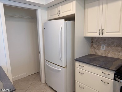 Excellent location Centrally located, close by to Private and - photo 11