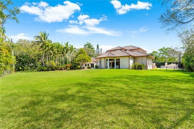 Perfectly located in the heart of Pinecrest along one of its - photo 22