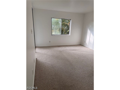 Excellent location Centrally located, close by to Private and - photo 24