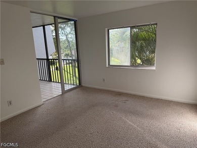 Excellent location Centrally located, close by to Private and - photo 25