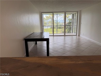 Excellent location Centrally located, close by to Private and - photo 27