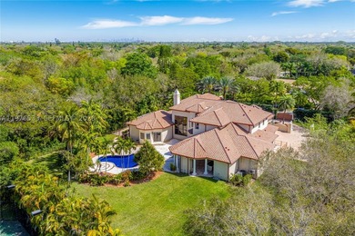 Perfectly located in the heart of Pinecrest along one of its - photo 27