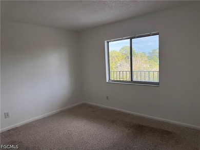 Excellent location Centrally located, close by to Private and - photo 28