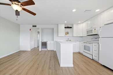 Well-maintained one-bedroom residence in 55+ community featuring - photo 3