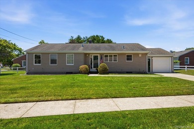 Located in the desirable Hampton West Estates community of - photo 1