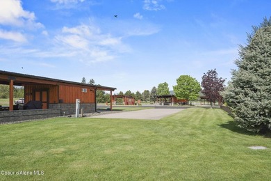 Beautiful Class A only Lot. A 1st class Owners Lounge w/kitchen - photo 4