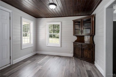 Lake Home For Sale in Tuscaloosa, Alabama