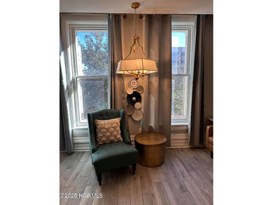 Location! Location! Location! Welcome to this 1-bedroom condo - photo 8