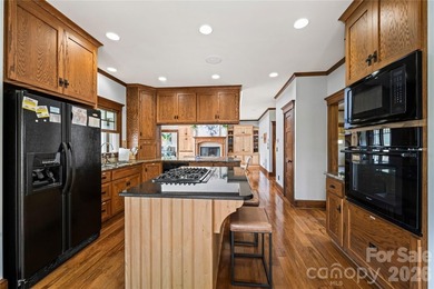 Experience the perfect blend of mountain serenity and lakeside - photo 10