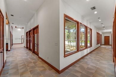 Tucked away in the heart of the Redlands, this private estate - photo 15