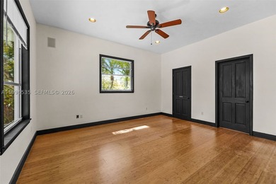 Tucked away in the heart of the Redlands, this private estate - photo 25