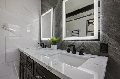 RARE 500 Sq Ft PRIMARY SUITE! Price Improvement! Refreshed and - photo 28