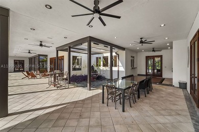 Tucked away in the heart of the Redlands, this private estate - photo 33