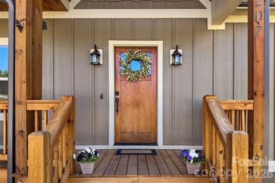 Welcome to this gorgeous home where exceptional craftsmanship - photo 7