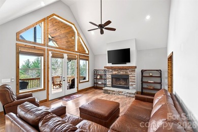 Welcome to this gorgeous home where exceptional craftsmanship - photo 10