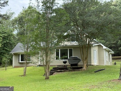 Nestled along the shores of Lake Hartwell, this charming cottage - photo 1