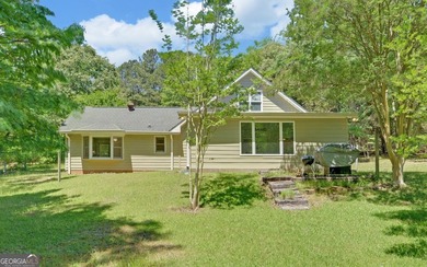 Nestled along the shores of Lake Hartwell, this charming cottage - photo 3