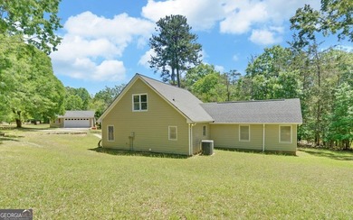Nestled along the shores of Lake Hartwell, this charming cottage - photo 5