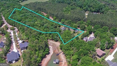 Nestled along the shores of Lake Hartwell, this charming cottage - photo 6