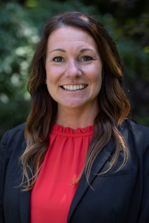 Lori Dube with Sprague and Curtis Real Estate in ME advertising on LakeHouse.com