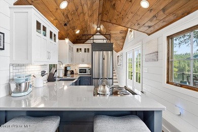 Live in an immaculate, fully furnished tiny home while building - photo 5