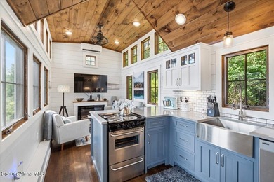 Live in an immaculate, fully furnished tiny home while building - photo 6