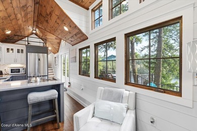 Live in an immaculate, fully furnished tiny home while building - photo 7