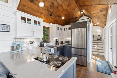 Live in an immaculate, fully furnished tiny home while building - photo 8