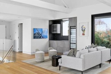 Discover coastal paradise in the Hamptons at this avant-garde - photo 8
