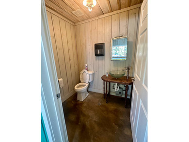 Are you in the market for a commercial property with unbeatable - photo 13