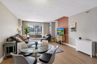 Enjoy sunny South-facing skyline views from this beautifully - photo 1