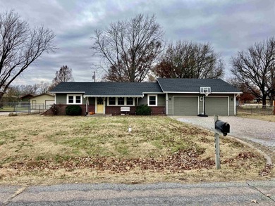 Harbor Isle Lake Home Sale Pending in Wichita Kansas