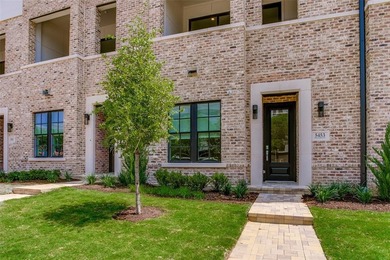 Lake Carolyn Townhome/Townhouse For Sale in Irving Texas