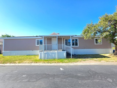 Wow! What a huge Mobile Home Features 5 Bedrooms 2 bathrooms. In - photo 1