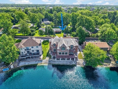 (private lake, pond, creek) Home Active Under Contract in Des Plaines Illinois