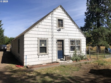 Fern Ridge Lake Home For Sale in Elmira Oregon