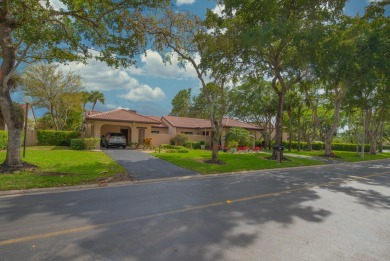 Lake Condo For Sale in Boca Raton, Florida