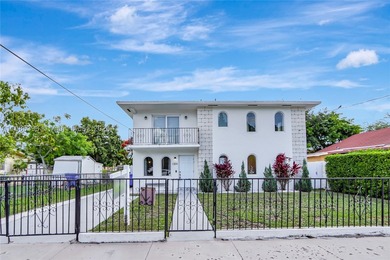 This beautifully designed home features 3 bedrooms ( 2 of which - photo 1