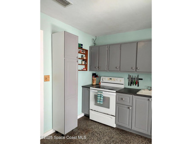 MOTIVATED SELLERS! Enjoy coastal living just minutes from the - photo 6