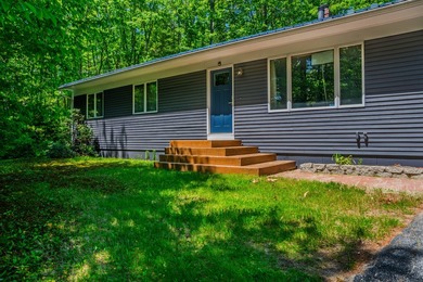 Welcome to 81 Babbidge Road in desirable Falmouth, a peaceful - photo 2