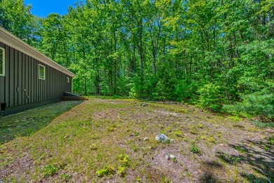 Welcome to 81 Babbidge Road in desirable Falmouth, a peaceful - photo 9