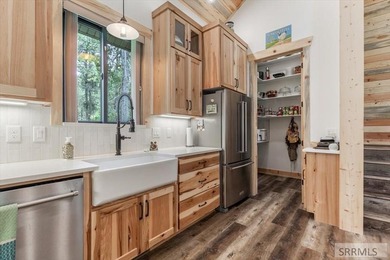 NEW PRICE!! Spectacular newer construction in pristine wooded - photo 21