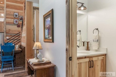 NEW PRICE!! Spectacular newer construction in pristine wooded - photo 22