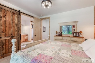 NEW PRICE!! Spectacular newer construction in pristine wooded - photo 31