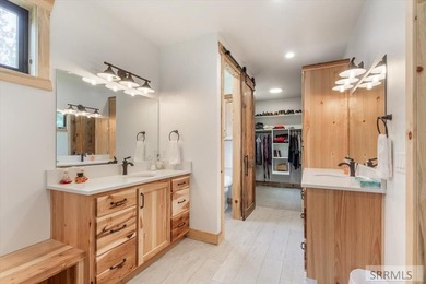 NEW PRICE!! Spectacular newer construction in pristine wooded - photo 32