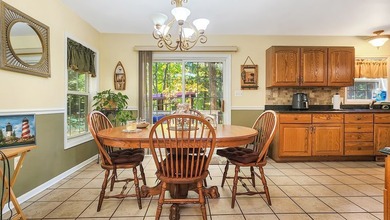 This stunning 3 bed, 2.5 bath house is an exceptional property - photo 5
