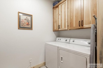 NEW PRICE!! Spectacular newer construction in pristine wooded - photo 37