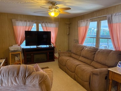 This beautifully kept home features 2 bedrooms, 1.5 bathrooms - photo 4