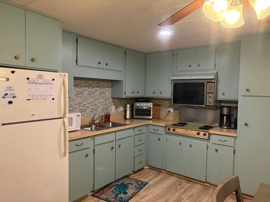 This beautifully kept home features 2 bedrooms, 1.5 bathrooms - photo 8