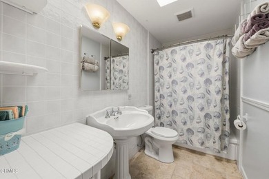 Located on the sunny East Side of Ventura, this beautifully - photo 18
